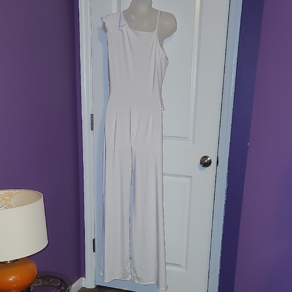White Ruffle Jumpsuit Dress Sz: - Picture 7 of 8
